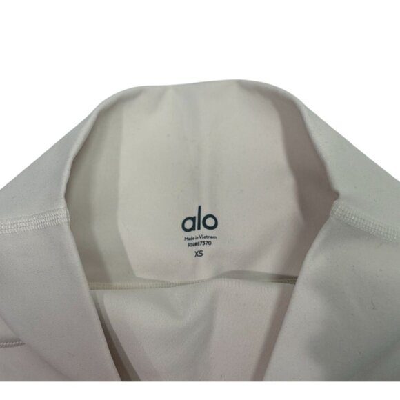 ALO Yoga Airbrush 7" High-Waist Biker Shorts in Ivory - Picture 4 of 4